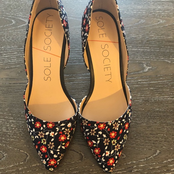 Sole Society “Jenn Pointy Toe” Pump - Picture 1 of 4